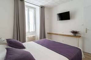 Double Room | Individually decorated, individually furnished, desk, laptop workspace - Hôtel du Midi (Domene)