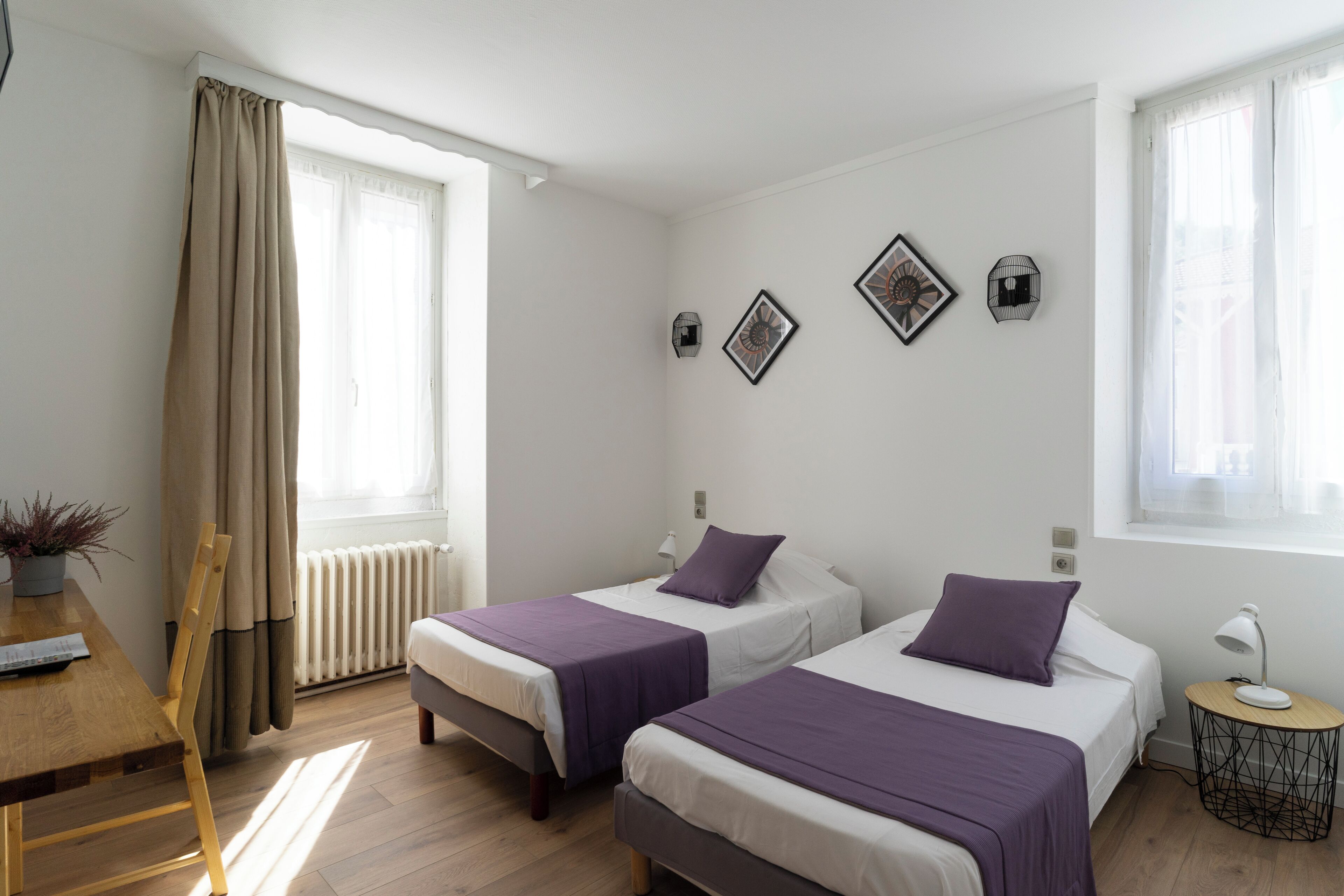 Twin Room | Individually decorated, individually furnished, desk, laptop workspace