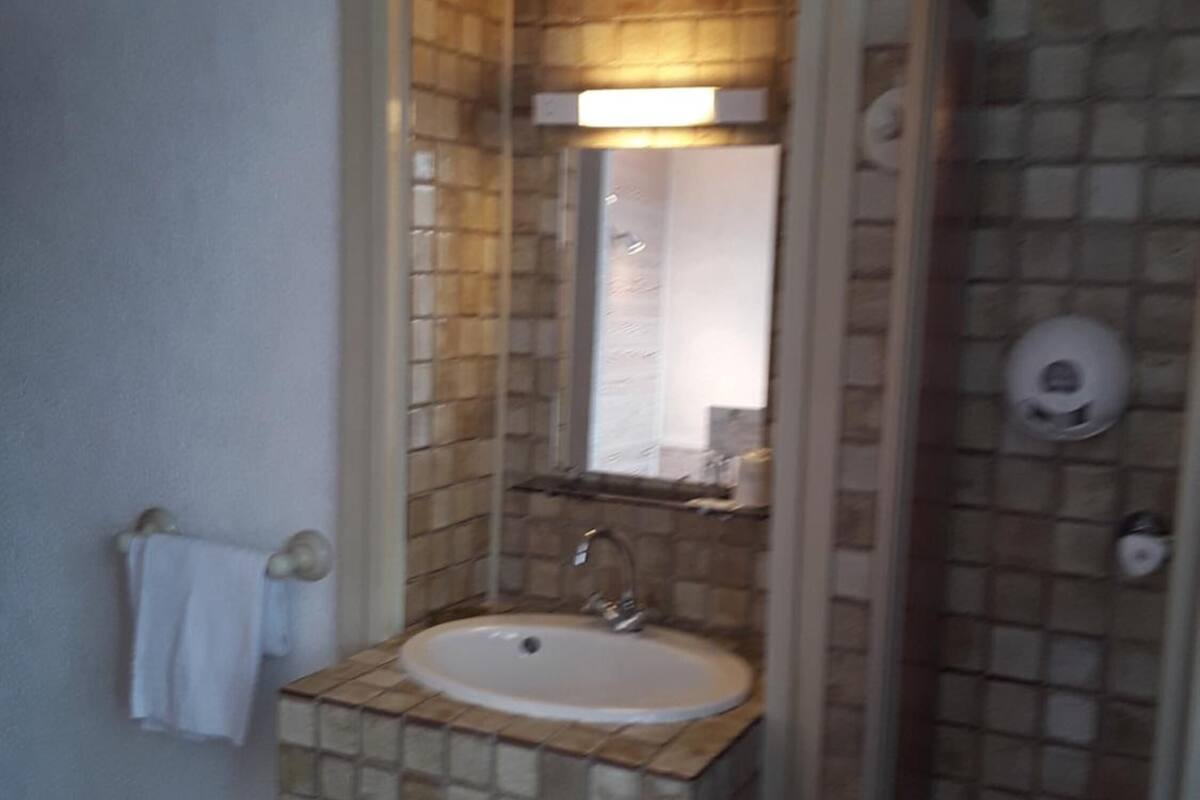 single room (shared toilets) | bathroom | shower, rainfall showerhead, free toiletries, hair dryer