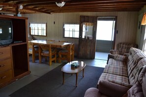Living area - Birchland Cottages (Huron Shores)