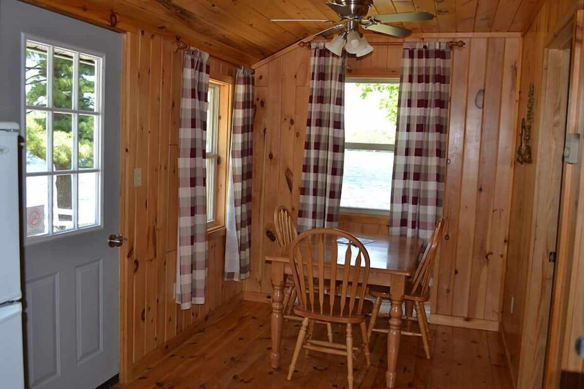 Classic Cottage, 2 Bedrooms (Cottage #6 ) | In-room dining