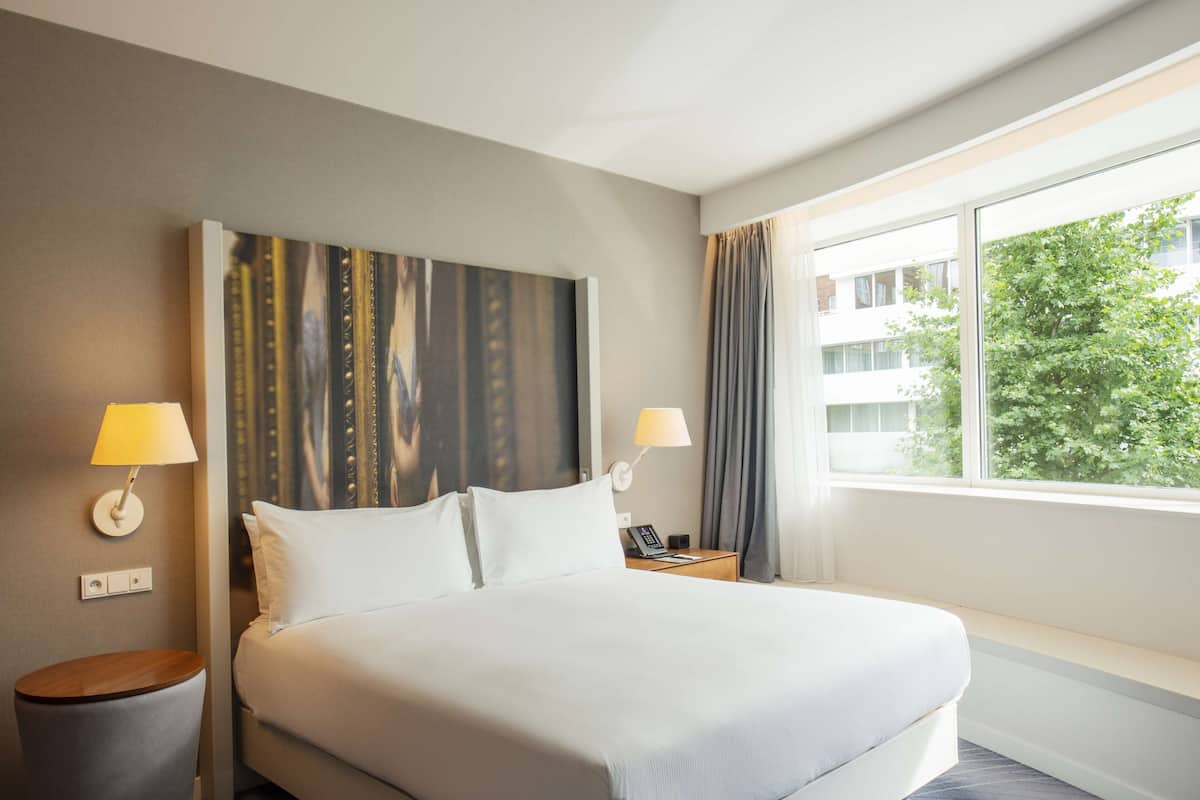 King, Süit, 1 Yatak Odası | 1 yatak odası, minibar, odada kasa, masa