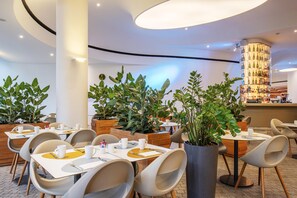 Daily buffet breakfast for a fee - DoubleTree by Hilton Hotel Wroclaw (Wroclaw)