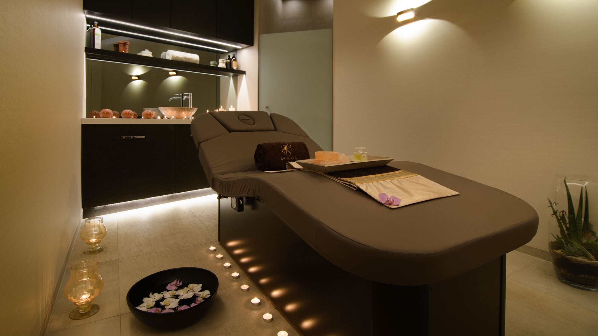 Couples treatment room(s), body treatments, aromatherapy, body wraps
