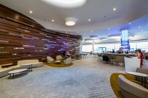 Lobby - DoubleTree by Hilton Hotel Wroclaw (Wroclaw)