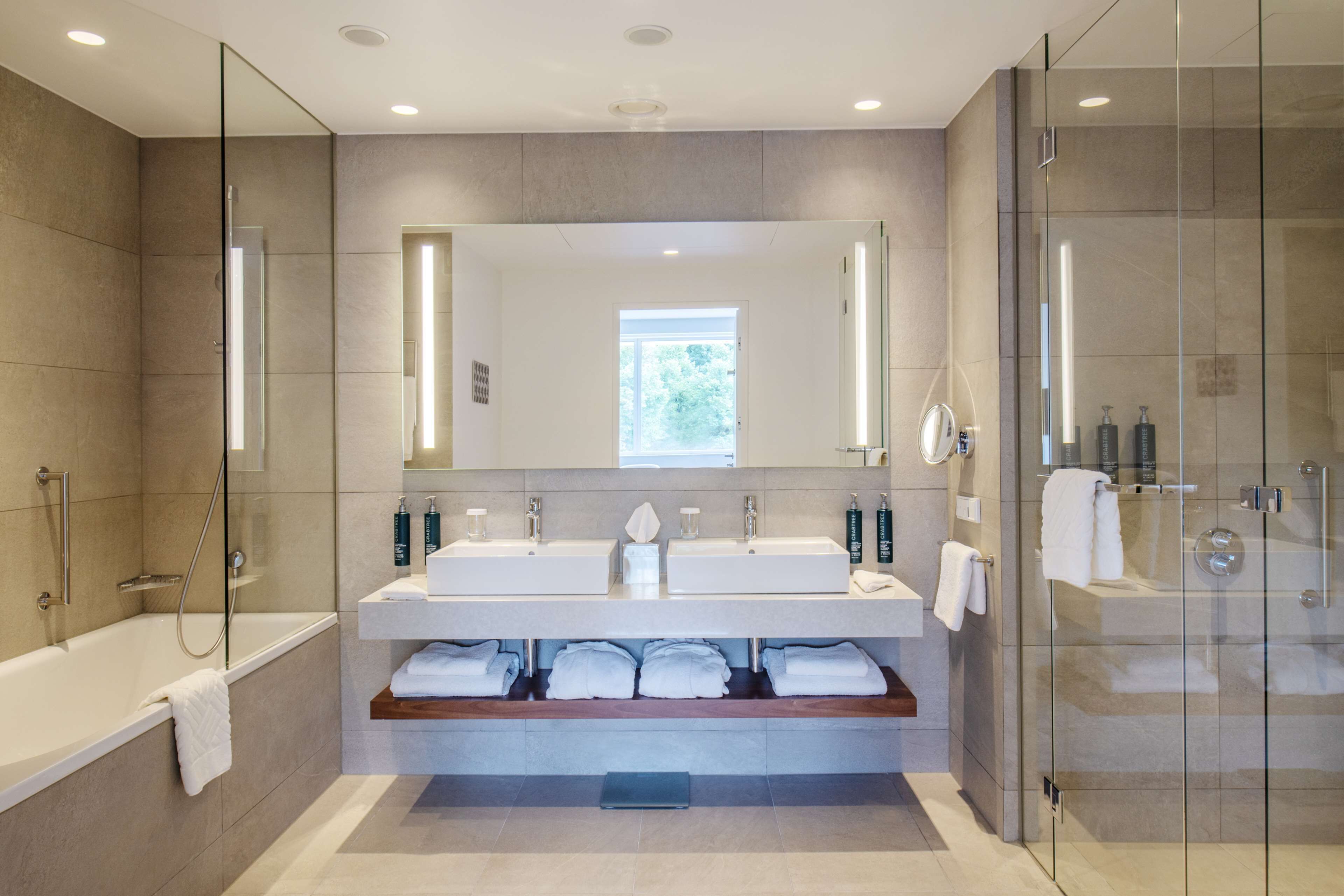ovo suite | bathroom | combined shower/bathtub, free toiletries, hair dryer, bathrobes