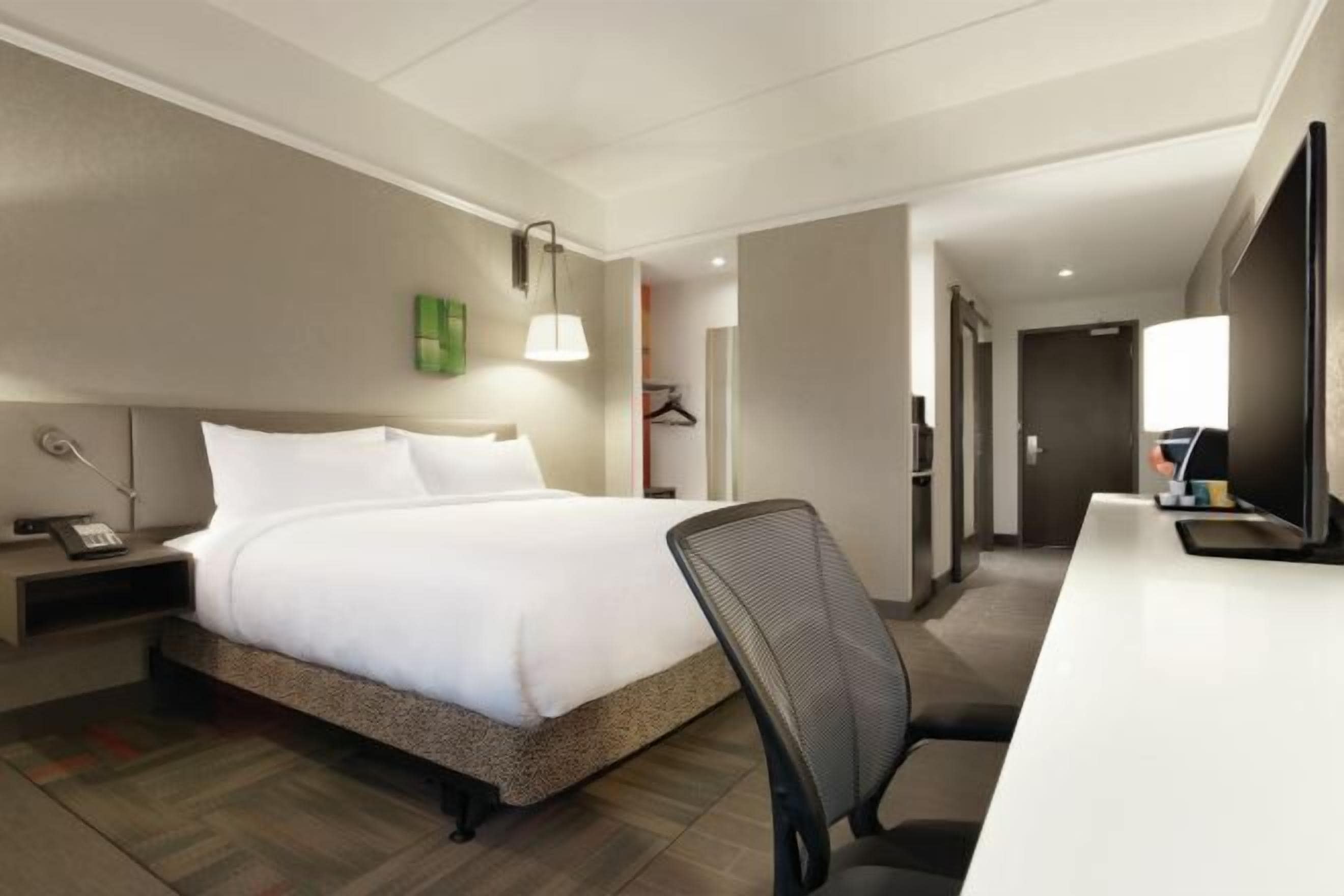 書桌、筆電工作空間、遮光布/窗簾、熨斗/熨衣板