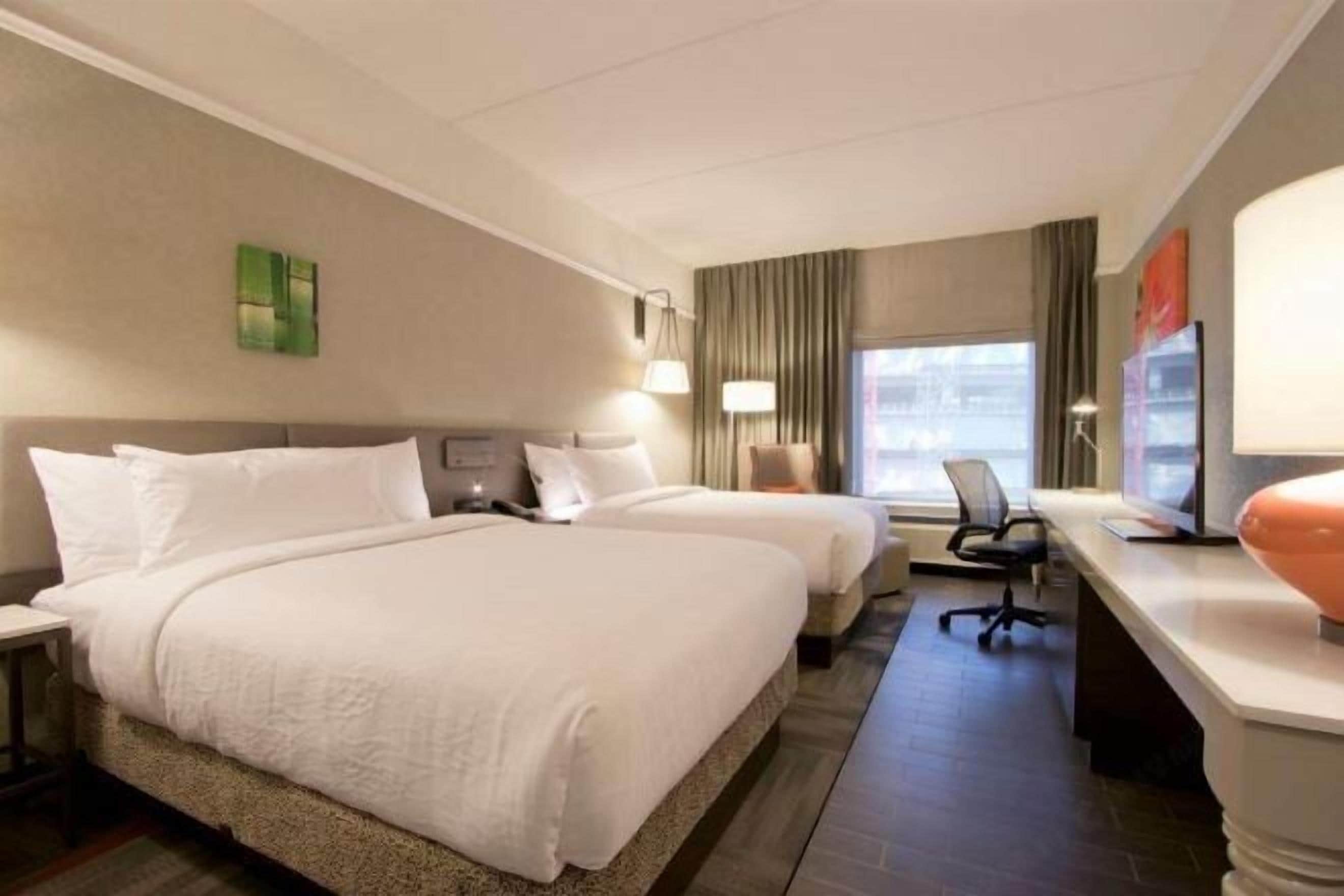 書桌、筆電工作空間、遮光布/窗簾、熨斗/熨衣板