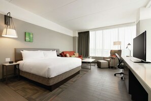 Desk, laptop workspace, blackout curtains, iron/ironing board - Hilton Garden Inn Calgary Downtown (Calgary)