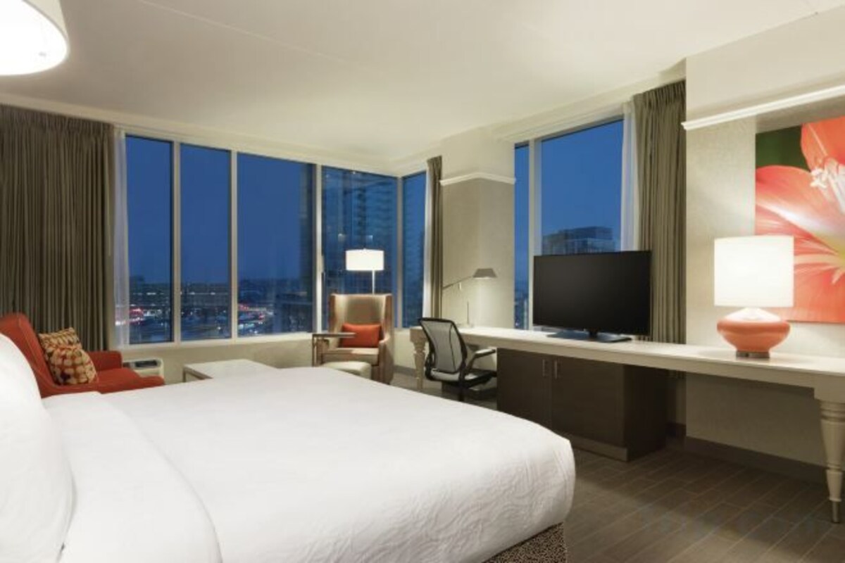 King Suite with River View