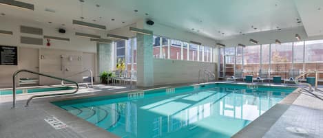 Piscine intérieure