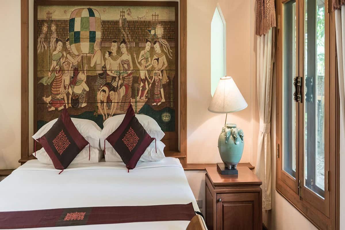 Double Room | Minibar, in-room safe, desk, blackout drapes