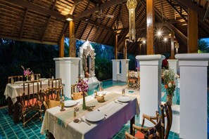 Frokost, lunsj og middag serveres