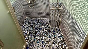 Shower kamar mandi