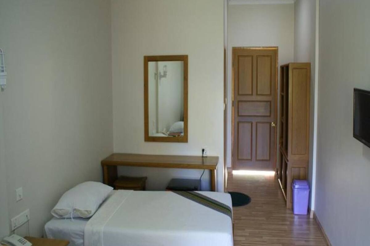 deluxe room, city view | bathroom | shower, free toiletries, hair dryer, slippers