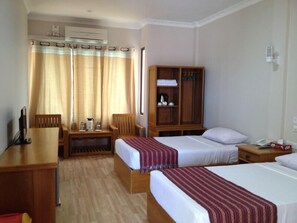 Deluxe Room, City View | Minibar, in-room safe, desk, rollaway beds - The Eternity Resort (Kyaikto)