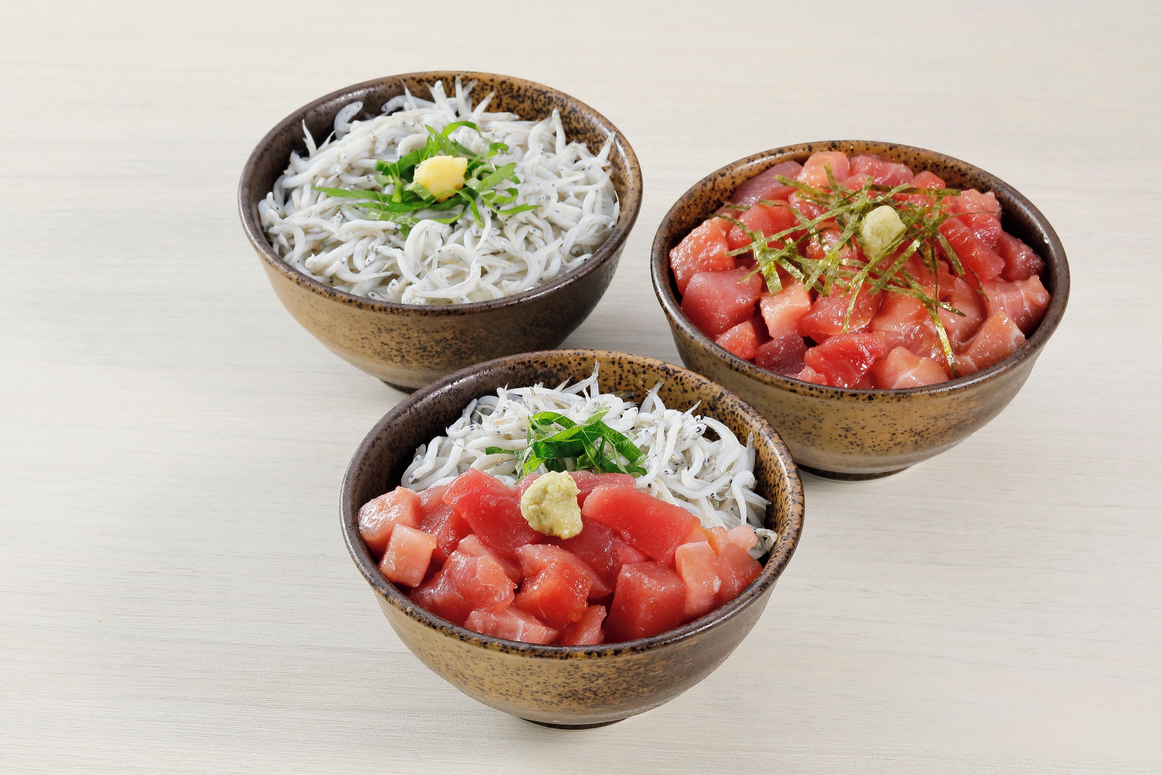 每日供应自助式早餐（每人 JPY 2200）