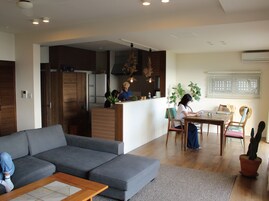 行政别墅, 2 间卧室, 无烟房 (Extra 2 Japanese Futon) | 起居区