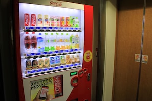 Vending machine - Hotel Crown Hills Sendai Aobadori (Sendai)