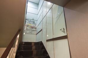 Staircase - OYO Hostel Myeongdong 1 (Seoul)
