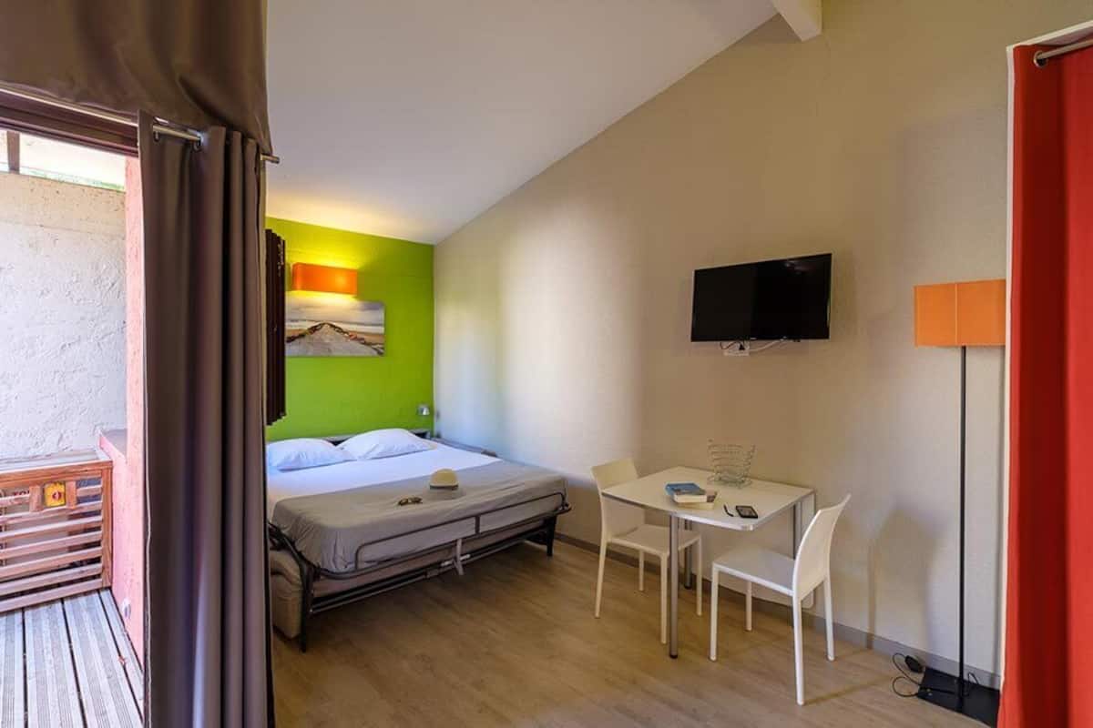 1 bedroom, in-room safe, iron/ironing board, free WiFi
