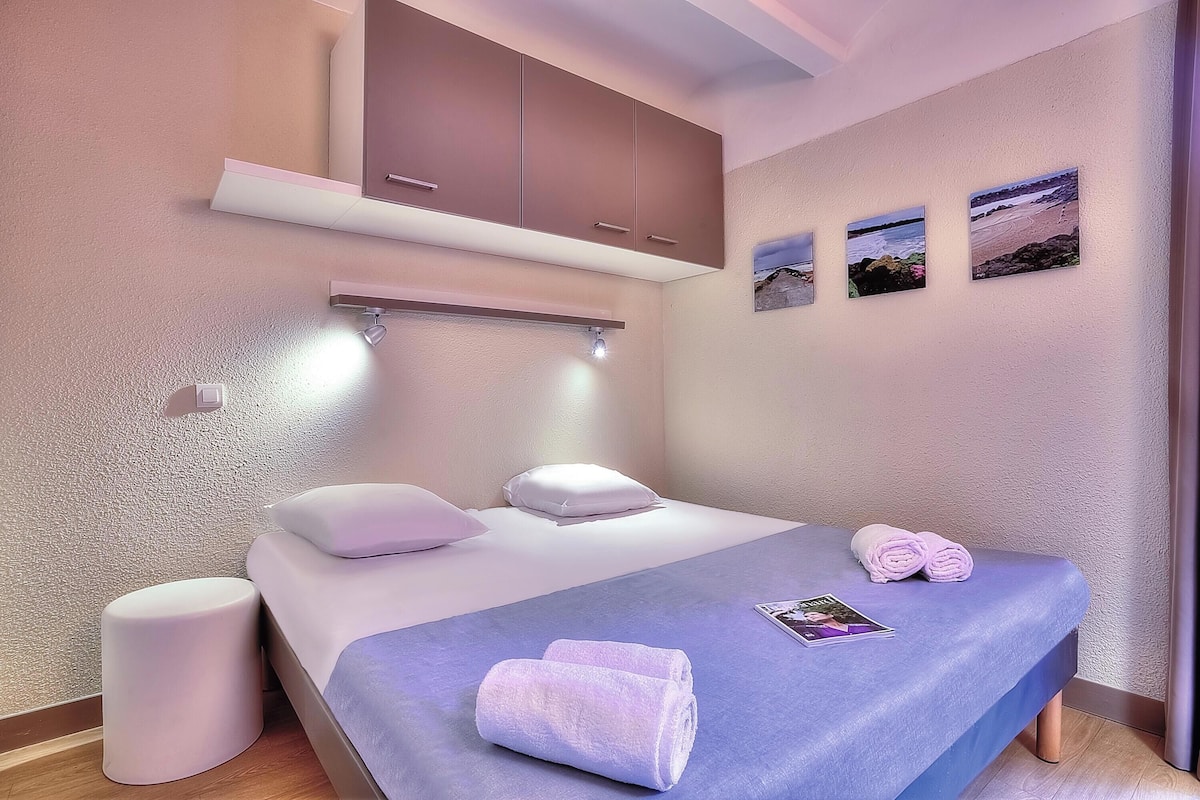 1 bedroom, in-room safe, iron/ironing board, free WiFi