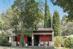In-room safe, iron/ironing board, free WiFi, bed sheets - Belambra Clubs La Colle-sur-Loup - Les Terrasses De Saint-Paul De Vence (La Colle-sur-Loup)