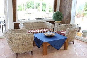 Lobby sitting area - M'ama Holiday Rooms (Palermo)