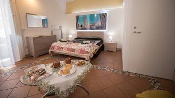 Quadruple Room | Iron/ironing board, free WiFi