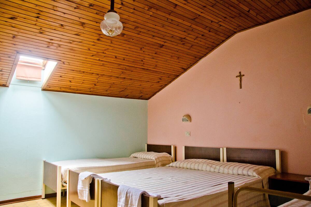 Cots/infant beds, rollaway beds