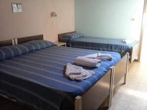 Cots/infant beds, rollaway beds