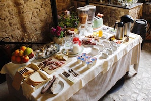 Colazione continentale inclusa, servita tutte le mattine 