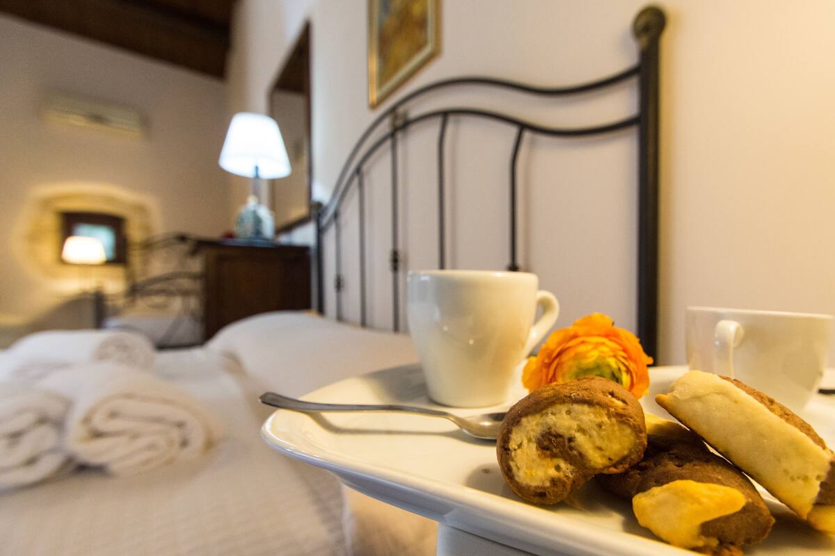 Cots/infant beds, rollaway beds, free WiFi