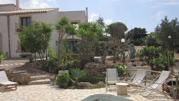 Outdoor pool, sun loungers - Casale Alma (Marsala)