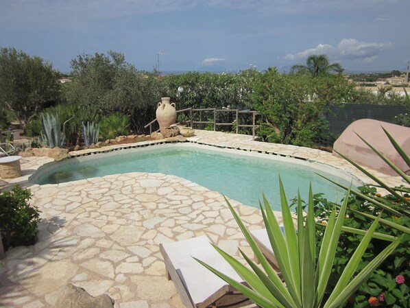 Außenpool, Liegestühle