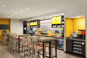 Free daily buffet breakfast - Home2 Suites by Hilton York (York)