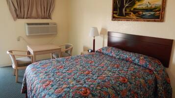 Tabla de planchar con plancha, wifi gratis y ropa de cama