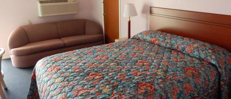 Tabla de planchar con plancha, wifi gratis y ropa de cama
