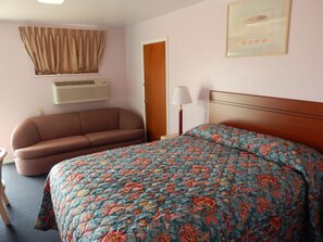Iron/ironing board, free WiFi, bed sheets - Townsman Motel (Boise City)