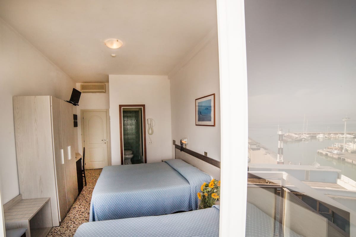 egyptian cotton sheets, in-room safe, desk, free wifi