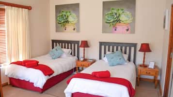 Ropa de cama de alta calidad y tabla de planchar con plancha