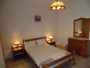Apartment, Balcony | Soundproofing, iron/ironing board, free WiFi, bed sheets