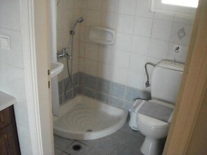Shower, free toiletries, hair dryer, towels