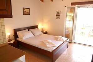 Apartment, 2 Bedrooms | Soundproofing, iron/ironing board, free WiFi, bed sheets