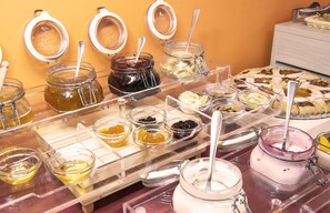 Tägliches einheimisches Frühstück (7 EUR pro Person)