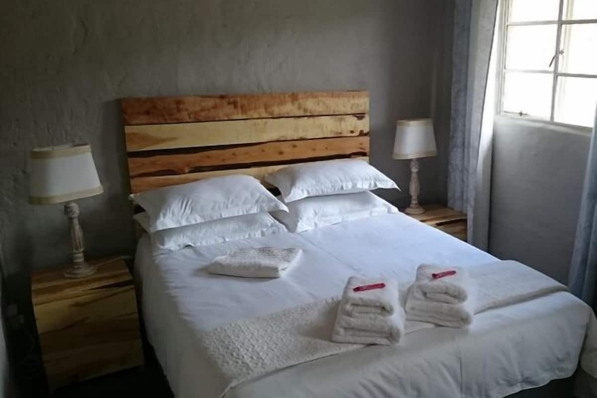 Egyptian cotton sheets, premium bedding, down comforters, minibar
