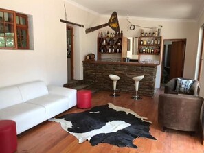 Bar (on property) - The Ibis Lounge (Nieu-Bethesda)