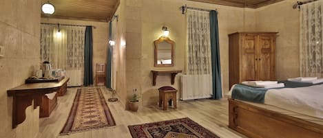 Family Room | 1 bedroom, premium bedding, minibar, desk