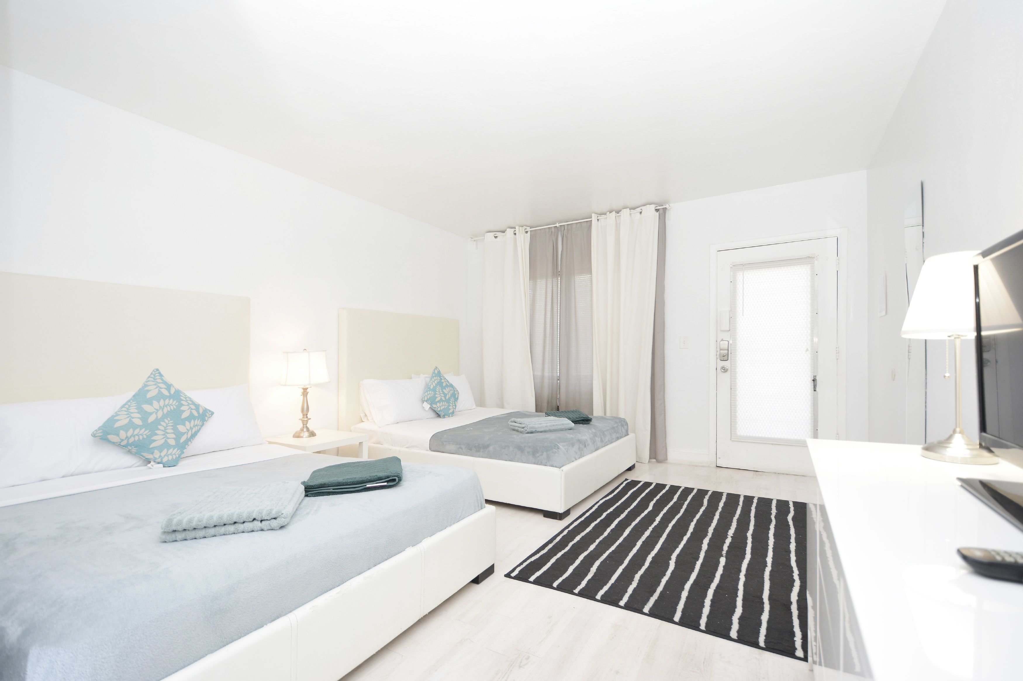 Economy Studio, 2 Queen Beds | 1 bedroom, iron/ironing board, WiFi (free)
