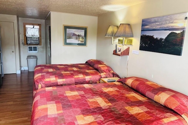 Double Room, 2 Queen Beds | Free WiFi, bed sheets